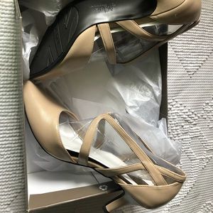 Life Stride nude pumps 9.5